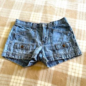GAP Distressed Light Wash 2 Pocket Jean Shorts. Size 4